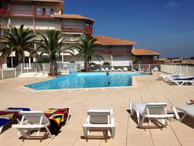 Piscine de l'établissement Studio cabine 4 pers avec terrasse à Vieux Boucau - FR-1-857-53 ou située à proximité