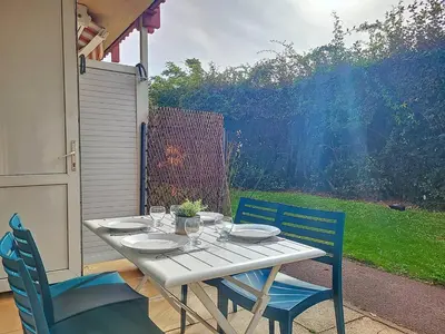 Jardin de l'établissement Studio cabine 4 pers avec terrasse à Vieux Boucau - FR-1-857-53