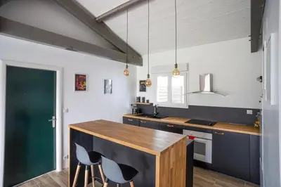 Cuisine ou kitchenette dans l'établissement Villa aux portes de l'Océan