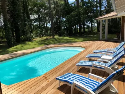 Piscine de l'établissement BiscaEscape ou située à proximité
