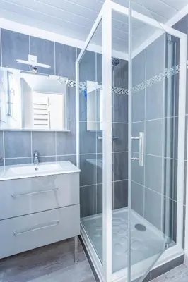 Salle de bains dans l'établissement L'Echassier