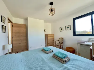 Un ou plusieurs lits dans un hébergement de l'établissement Villa piscine pour 8 personnes proche Arcachon