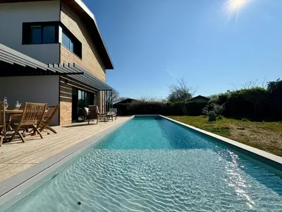 Piscine de l'établissement Villa piscine pour 8 personnes proche Arcachon ou située à proximité