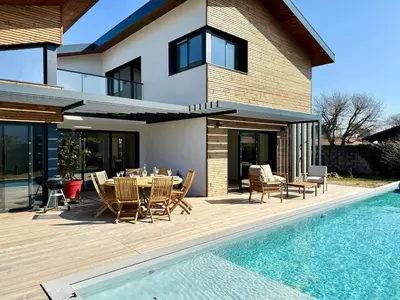 Piscine de l'établissement Villa piscine pour 8 personnes proche Arcachon ou située à proximité