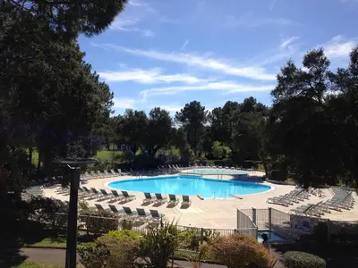 Piscine de l'établissement Studio cabine proche golf et océan avec wifi et parking sécurisé - FR-1-857-57 ou située à proximité