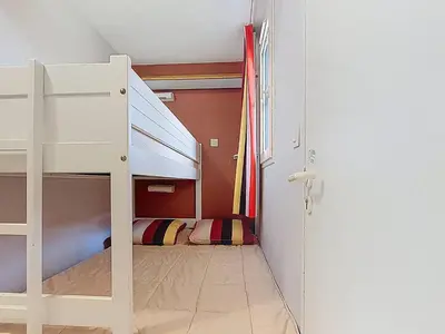 Un ou plusieurs lits dans un hébergement de l'établissement Studio cabine proche golf et océan avec wifi et parking sécurisé - FR-1-857-57