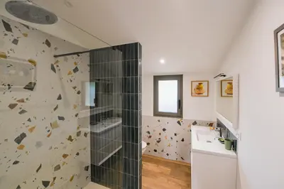 Salle de bains dans l'établissement Villa Anatole - ARCHIK Vue Bassin Arcachon
