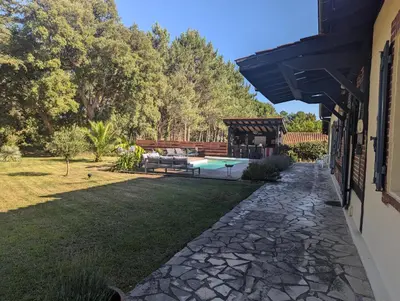 Jardin de l'établissement Grande maison avec piscine privée
