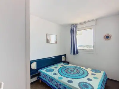 Un ou plusieurs lits dans un hébergement de l'établissement Appartement T3 avec terrasse et piscine collective - FR-1-857-58