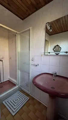 Salle de bains dans l'établissement Le Tuc de Rose
