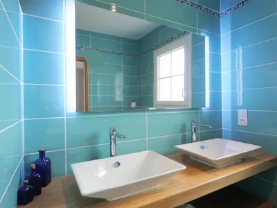Salle de bains dans l'établissement Le clos des pins