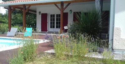 Piscine de l'établissement Le clos des pins ou située à proximité