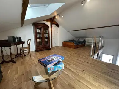 Bibliothèque dans la maison de vacances