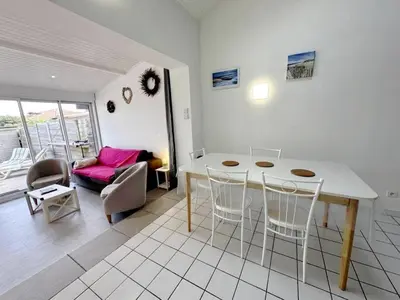 Coin salon dans l'établissement Le romarin