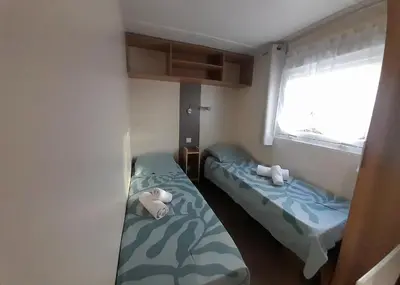 Un ou plusieurs lits dans un hébergement de l'établissement Mobil-home 331, 3 ch, 1sdb camping 4 étoile pipiou Siblu