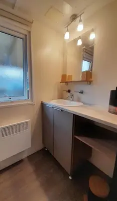 Cuisine ou kitchenette dans l'établissement Mobil-home 331, 3 ch, 1sdb camping 4 étoile pipiou Siblu