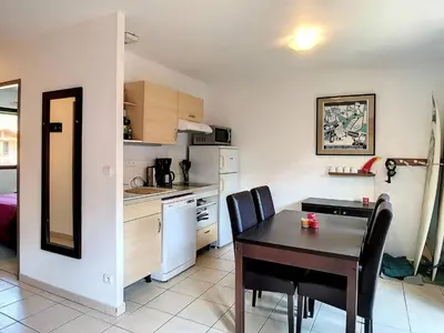 Cuisine ou kitchenette dans l'établissement Appartement lumineux à Messanges - 4 pers, animaux admis, parking - FR-1-857-62