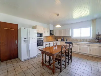 Cuisine ou kitchenette dans l'établissement Maison familiale Mimizan pour 12 pers. entre océan, lac et forêt - Ménage inclus - FR-1-50-196