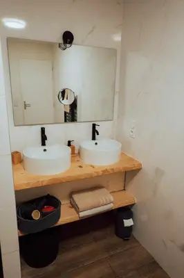 Salle de bains dans l'établissement Ancien Cloître rénové - Hyper centre - T2 de 50m2