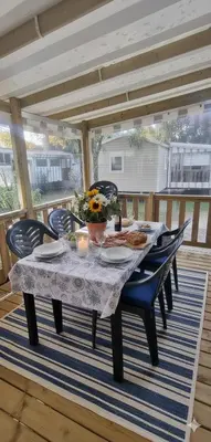 Balcon ou terrasse dans l'établissement Nouveau SIBLU 2025 mobile 353 home La Réserve 5Star 8per 2SDB