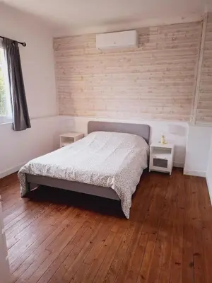Un ou plusieurs lits dans un hébergement de l'établissement Maison et appartement 7 chambres, piscine