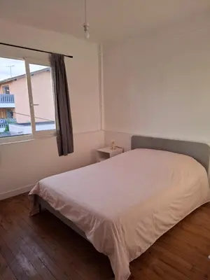 Un ou plusieurs lits dans un hébergement de l'établissement Ateka Maison et 2 appartements 9 chambres piscine