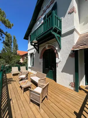 Balcon ou terrasse dans l'établissement Villa Artémis - 50m de la plage - 10 personnes