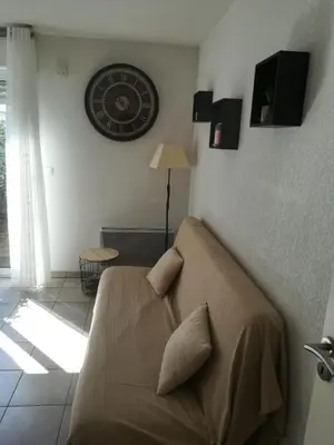 Télévision ou salle de divertissement dans l'établissement Residencia Odyssee