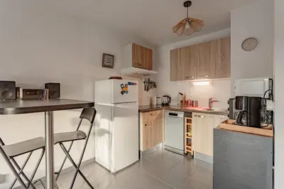 Cuisine ou kitchenette dans l'établissement Ondres et Soleil - 20min de Bayonne