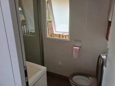 Salle de bains dans l'établissement MH 6 à 8 personnes - Camping les Dunes de Contis