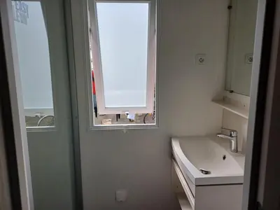 Salle de bains dans l'établissement MH 6 à 8 personnes - Camping les Dunes de Contis