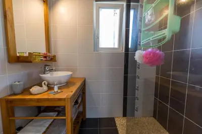 Salle de bains dans l'établissement la resiniere
