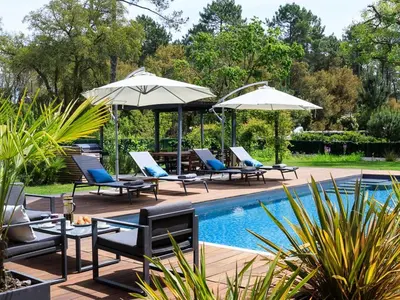 Piscine de l'établissement Villa d'exception à Hossegor avec piscine chauffée - FR-1-791-45 ou située à proximité