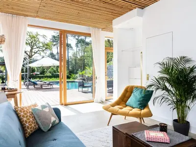 Coin salon dans l'établissement Villa d'exception à Hossegor avec piscine chauffée - FR-1-791-45