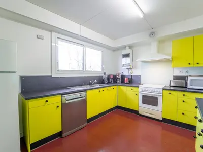Cuisine ou kitchenette dans l'établissement Maison familiale au bord du lac d'Aureilhan pour 10 personnes - FR-1-50-197