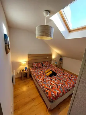 Un ou plusieurs lits dans un hébergement de l'établissement Plage 50M piscine parking spa Duplex cosy 6 pers