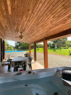 Plan de l'établissement Maison à la campagne avec Piscine et Jacuzzi