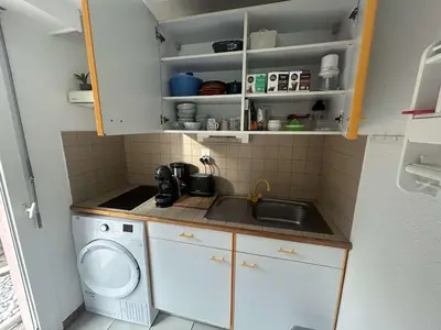 Cuisine ou kitchenette dans l'établissement Maison proche lac avec beau jardin