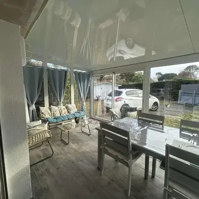 Maison proche lac avec beau jardin