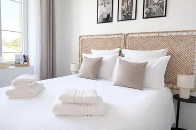 Un ou plusieurs lits dans un hébergement de l'établissement La Villa Blanche Appart hôtel