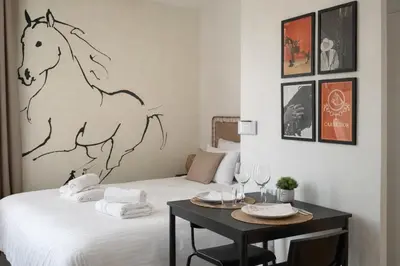 Un ou plusieurs lits dans un hébergement de l'établissement La Villa Blanche Appart hôtel