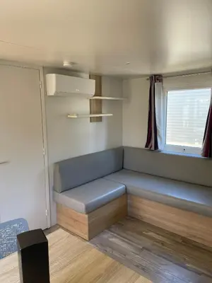 Coin salon dans l'établissement La Plage 4 étoiles à MIMIZAN emplacement E17 3CH 1SDB 6 personnes
