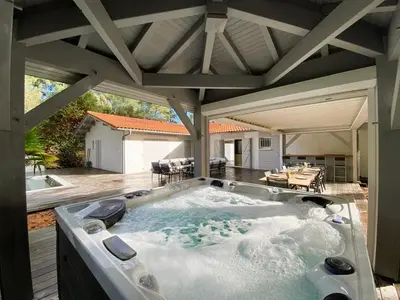 Plan de l'établissement Villa spacieuse avec jacuzzi et piscine chauffée à Hossegor - FR-1-413-261