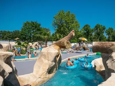 Piscine de l'établissement Mobil home à Messanges avec terrasse - API-1-52-1420 ou située à proximité
