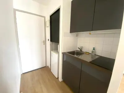 Cuisine ou kitchenette dans l'établissement Studio centre de Dax Séjours semaine et curistes