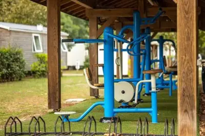 Aire de jeux pour enfants de l'établissement Camping le Soleil des Landes