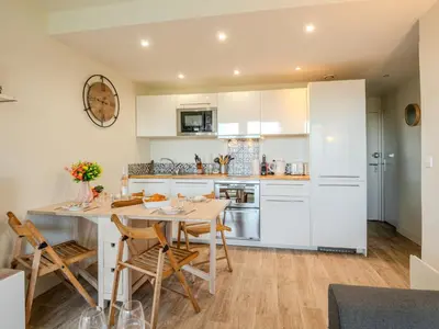 Cuisine ou kitchenette dans l'établissement Apartment Résidence de la forêt by Interhome