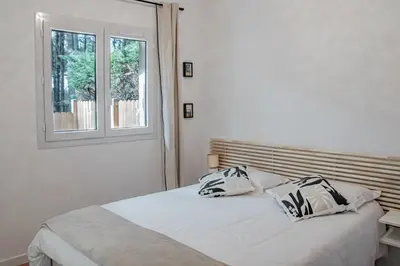 Un ou plusieurs lits dans un hébergement de l'établissement MAISON 4 PERSONNES bordure forêt