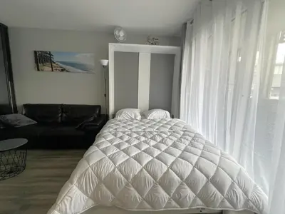 Un ou plusieurs lits dans un hébergement de l'établissement Studio tout confort avec terrasse & parking sécurisé à La Teste-de-Buch - FR-1-474-289