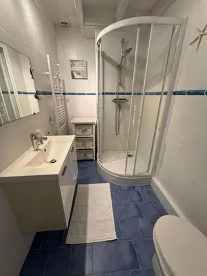 Salle de bains dans l'établissement Seignosse Océan Villa patio familiale 5/6 personnes – Jardin terrasses – Plage à pied